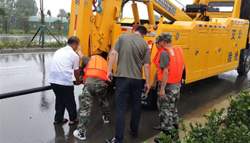 以“汛”為令 聞“雨”而動(dòng) 暴雨中洛陽公交人在行動(dòng)！