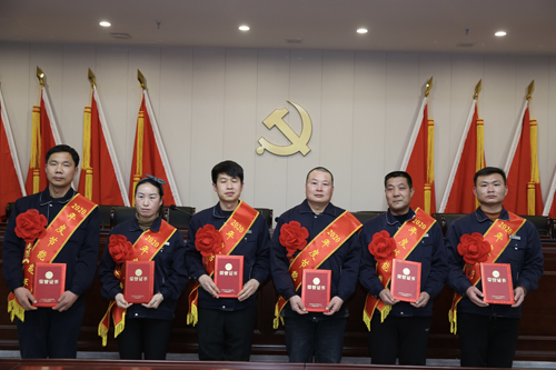 0204 節(jié)能能手從左至右依次為 石亞杰、沈小慶、楊興忠、于俊國(guó)、權(quán)振利、吳偉偉.jpg