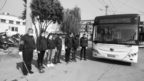 這一刻，洛陽(yáng)公交人深切哀悼