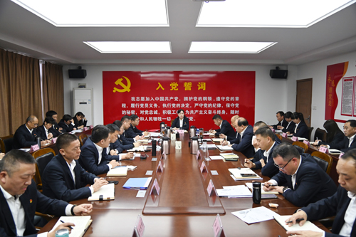 打好“收官戰(zhàn)” 謀好“開局篇”！洛陽公交集團召開11月董事長月調度會02.JPG